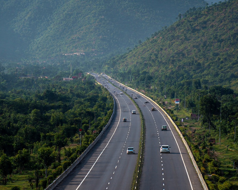 Delhi Dehradun Expressway 2025 infographic route map with Tronica City and phases